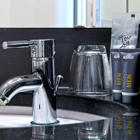 Hotel Town - Kleines Privathotel In Bestlage 3*